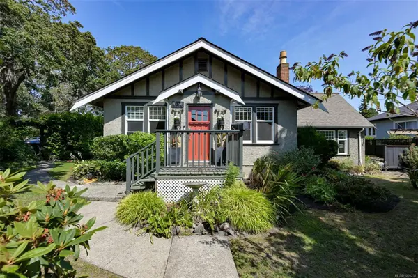 1506 McRae Ave, Saanich, BC V8P 1G5