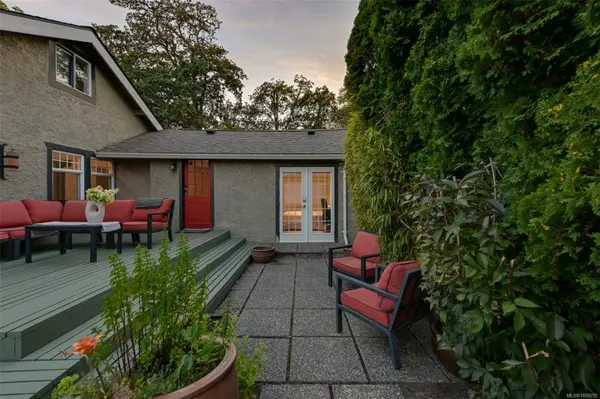 1506 McRae Ave, Saanich, BC V8P 1G5