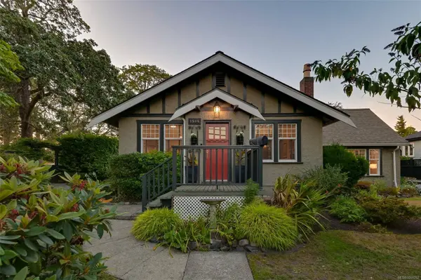 1506 McRae Ave, Saanich, BC V8P 1G5