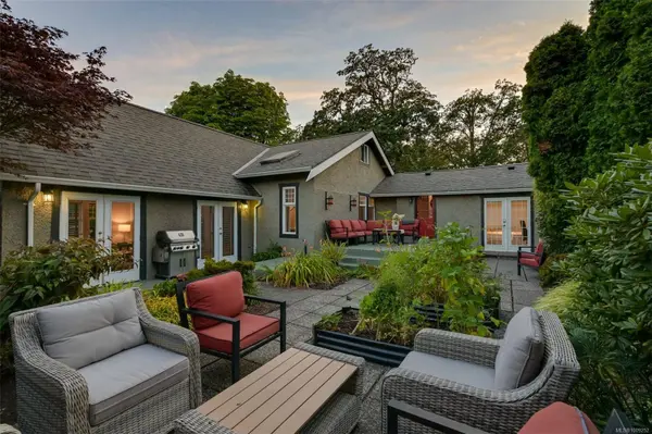 1506 McRae Ave, Saanich, BC V8P 1G5