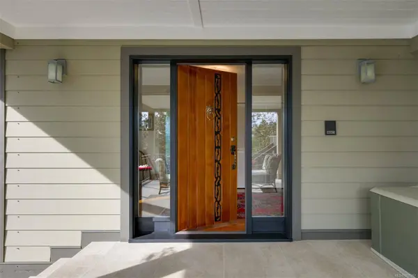 4801 Excelsior Rd, Saanich, BC V9E 2E5