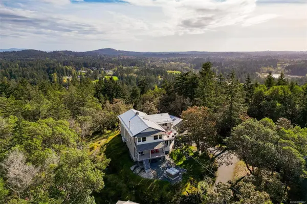 4801 Excelsior Rd, Saanich, BC V9E 2E5