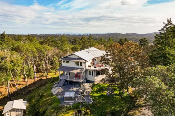 4801 Excelsior Rd, Saanich, BC V9E 2E5