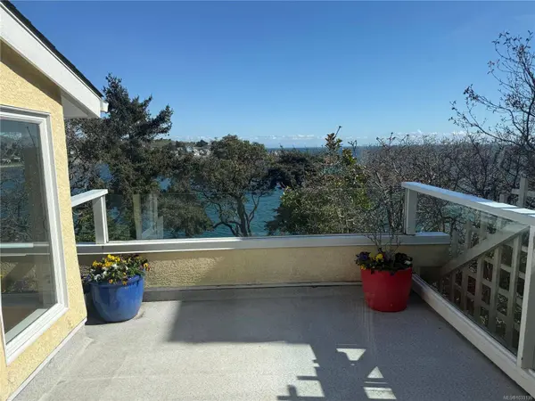 309 King George Terr, Oak Bay, BC V8S 2J8