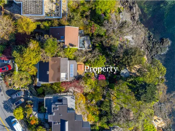 309 King George Terr, Oak Bay, BC V8S 2J8