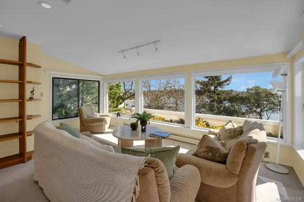 309 King George Terr, Oak Bay, BC V8S 2J8