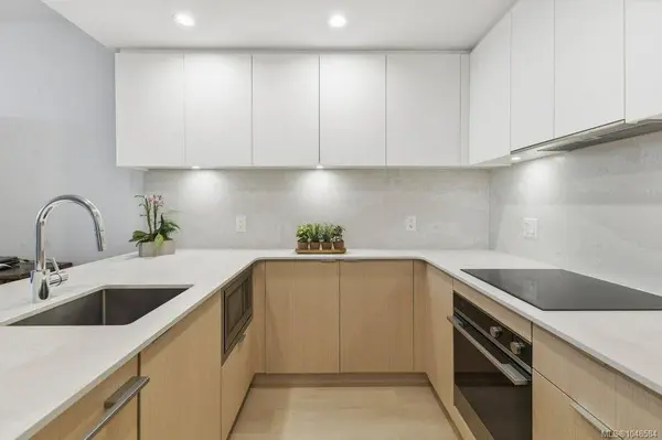 1100 Yates St ##606, Victoria, BC V8V 0H5