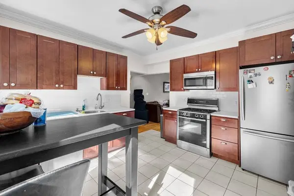 28 Edison Grn #B, Boston, MA 02125