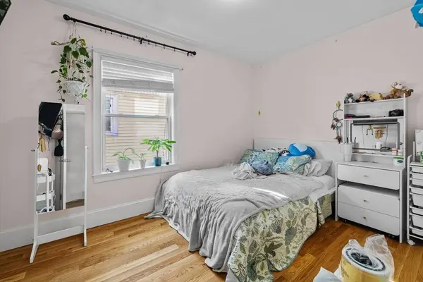 28 Edison Grn #B, Boston, MA 02125