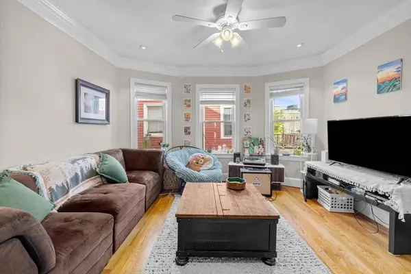 28 Edison Grn #B, Boston, MA 02125