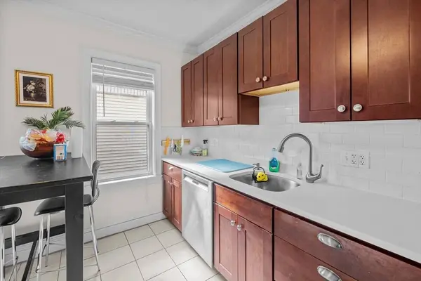 28 Edison Grn #B, Boston, MA 02125