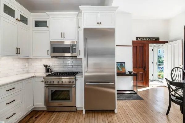 54 Kent St #A, Newburyport, MA 01950