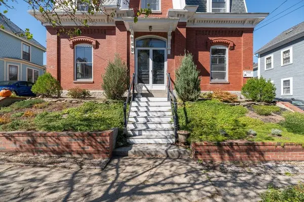 54 Kent St #A, Newburyport, MA 01950