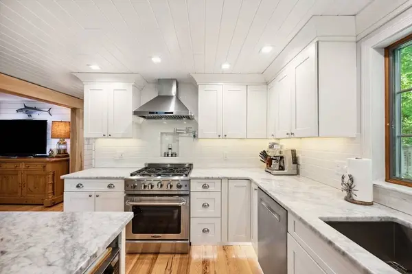 15 Youngs Rd, Gloucester, MA 01930