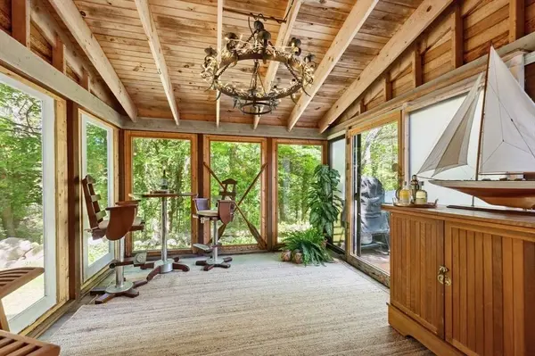 15 Youngs Rd, Gloucester, MA 01930
