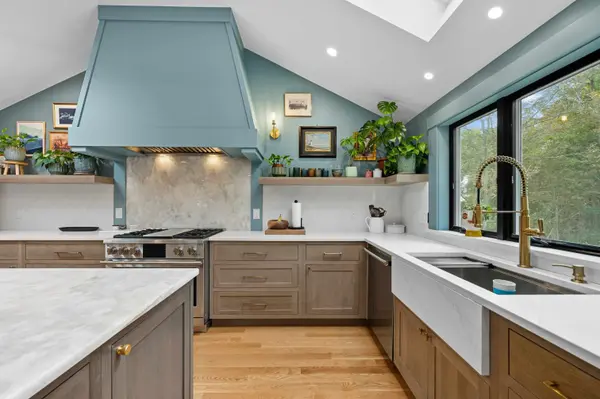 4 Ciaramitaro Ct, Gloucester, MA 01930-1221
