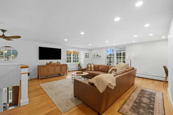 4 Ciaramitaro Ct, Gloucester, MA 01930-1221