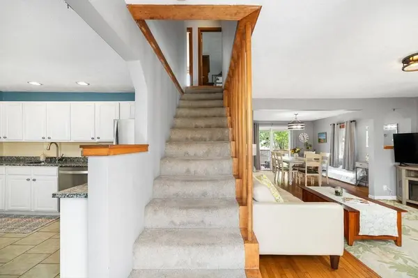 9 Alpine Ct, Gloucester, MA 01930