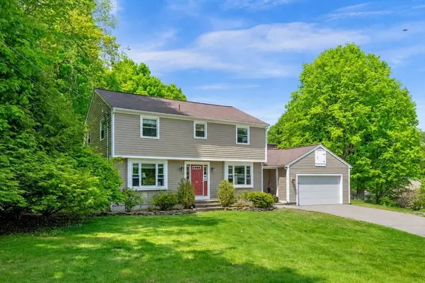93 High St, Chelmsford, MA 01824