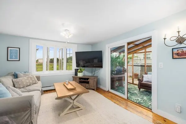 17 Hartz St, Gloucester, MA 01930