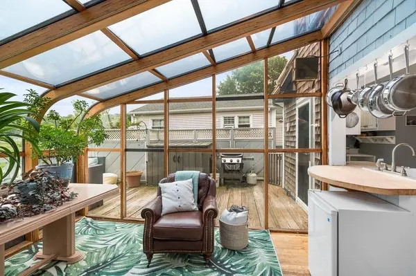 17 Hartz St, Gloucester, MA 01930
