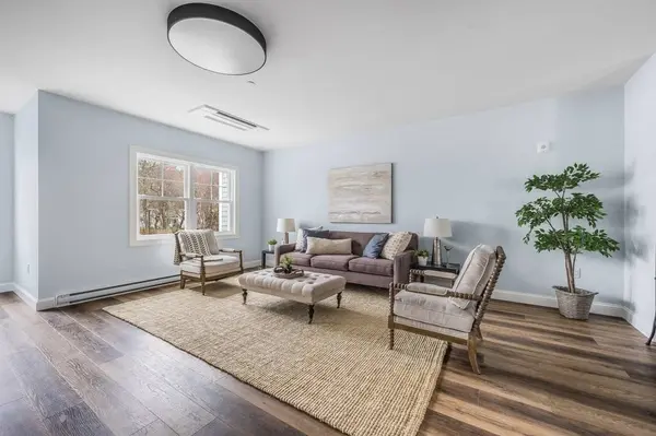 451 Essex St #4, Beverly, MA 01915
