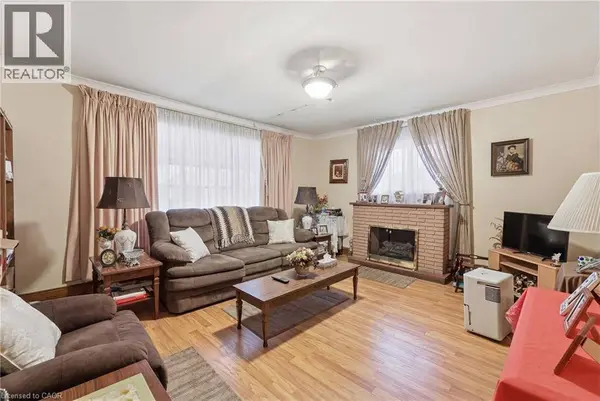 18 MAYFLOWER Avenue, Hamilton, ON L8L2K4