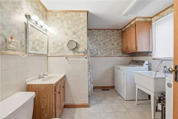 18 Mayflower Avenue, Hamilton, ON L8L 2K4