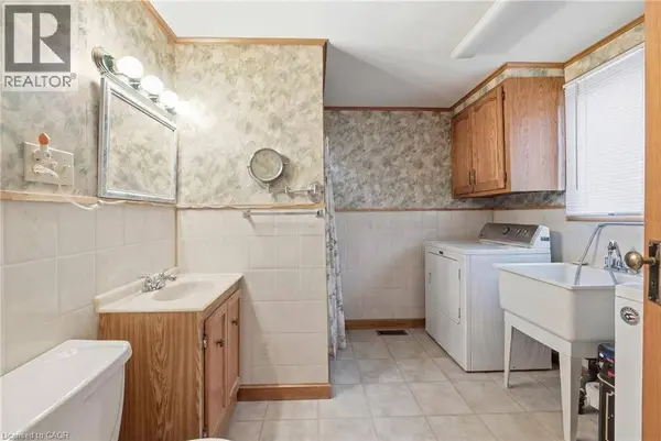 18 MAYFLOWER Avenue, Hamilton, ON L8L2K4