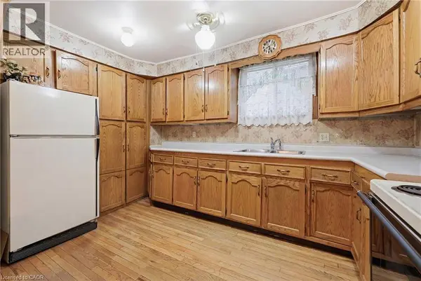 18 MAYFLOWER Avenue, Hamilton, ON L8L2K4