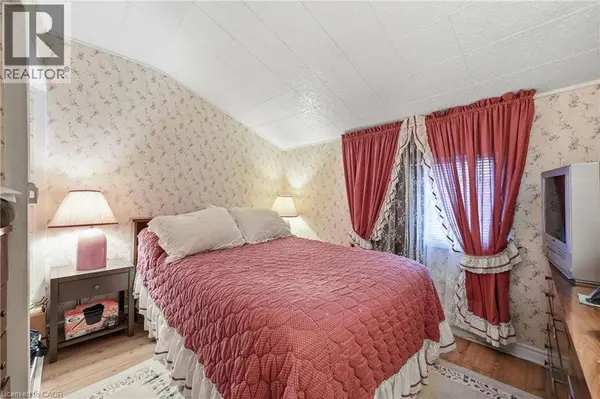 18 MAYFLOWER Avenue, Hamilton, ON L8L2K4