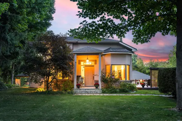 94 8 HWY, Hamilton, ON L9H 4V5