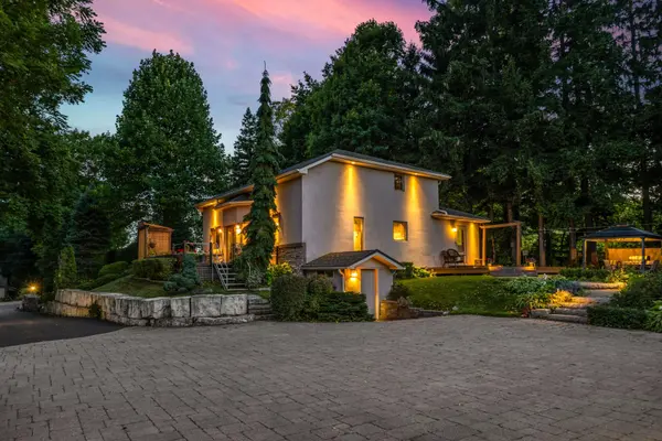 94 8 HWY, Hamilton, ON L9H 4V5