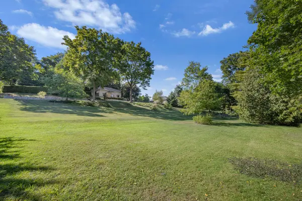94 8 HWY, Hamilton, ON L9H 4V5