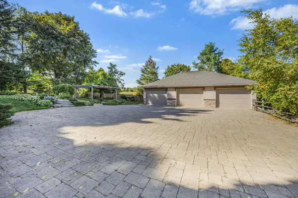 94 8 HWY, Hamilton, ON L9H 4V5
