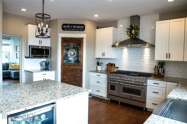 38 E Tobiano TRL, Belgrade, MT 59714