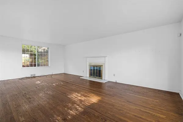 214 Farmington Rd, O'hara, PA 15215