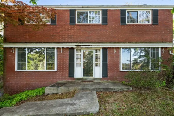 214 Farmington Rd, O'hara, PA 15215