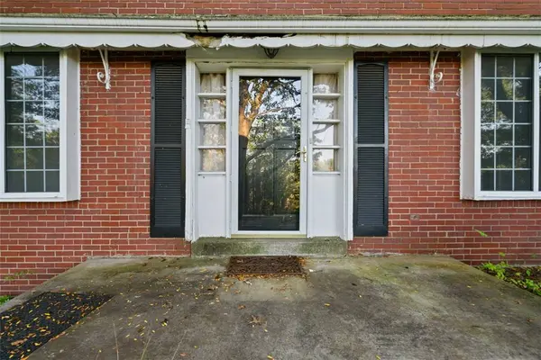 214 Farmington Rd, O'hara, PA 15215