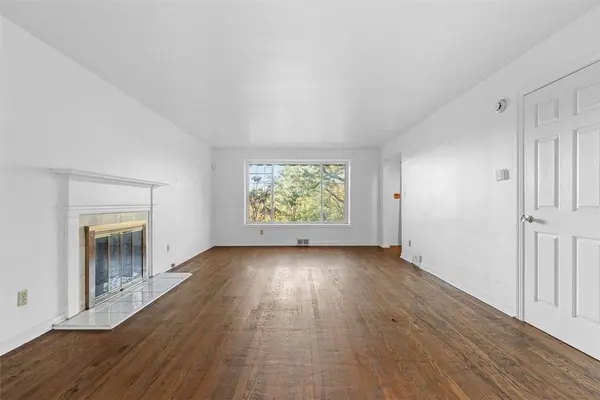 214 Farmington Rd, O'hara, PA 15215