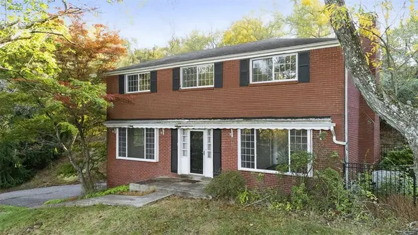 214 Farmington Rd, O'hara, PA 15215