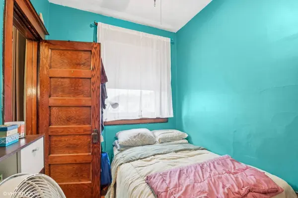 2431 N Central Park AVE, Chicago, IL 60647