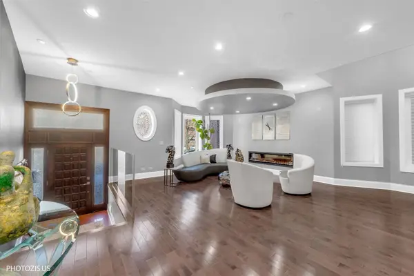 461 W Melrose ST, Chicago, IL 60657