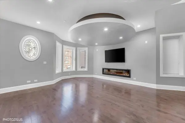 461 W Melrose ST, Chicago, IL 60657