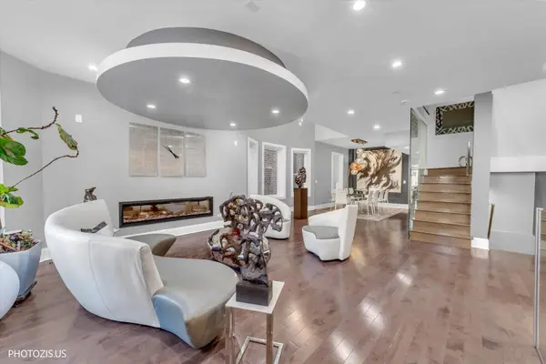 461 W Melrose ST, Chicago, IL 60657