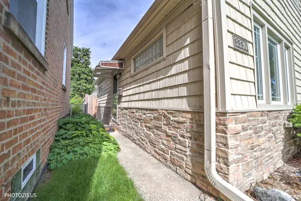 3330 N Orange AVE, Chicago, IL 60634