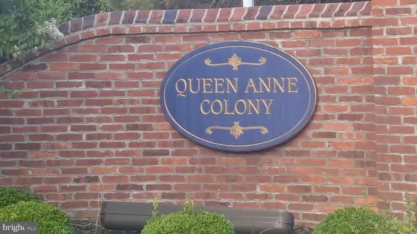 300 QUEENS CT
