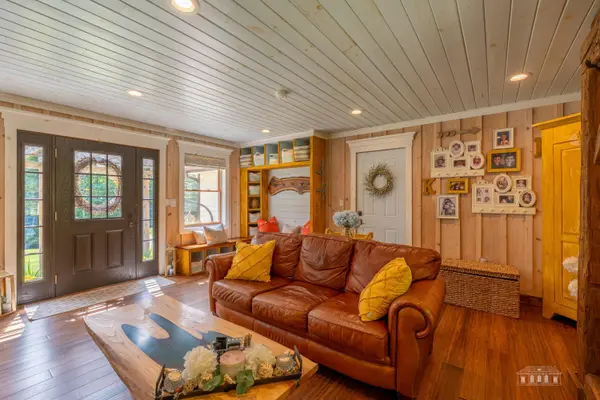183 Ridge Top LN, Jay, NY 12941