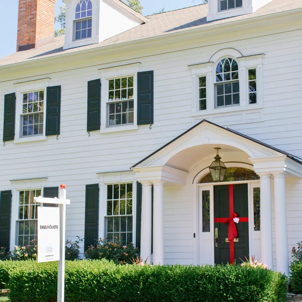 Home for sale in Tampa Bay with a Engel & Völkers South Tampa sign listed by Kirby Drake 