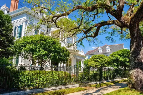 feature image of Best Neighborhoods in St. Petersburg FL to Buy a Home in 2026